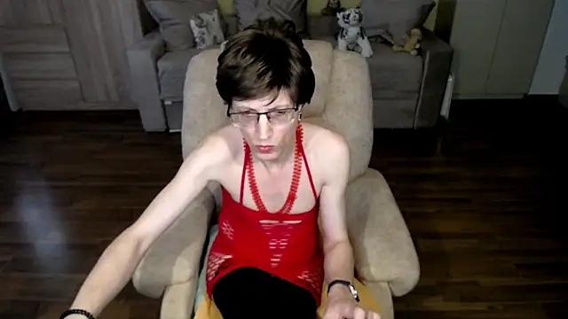 Snapshot of clementine chatting on 04/23/26, 12:29 clementine online show from 04/23/26, 12:29