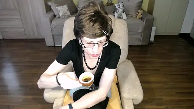 Snapshot of clementine chatting on 05/11/26, 09:26 clementine online show from 05/11/26, 09:26