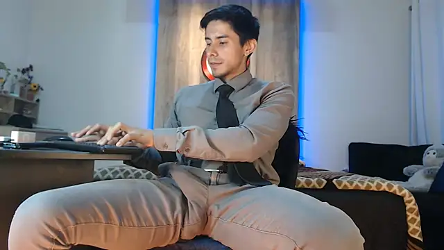 Andrew 4  online show from 09/28/25, 08:31