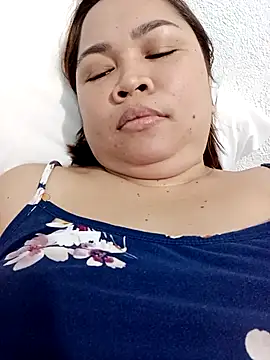 XXLorie 02 online show from 10/12/25, 12:26