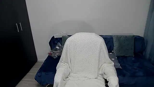 erikaerika online show from 10/30/25, 06:59