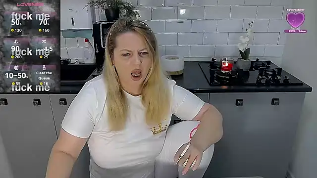 erikaerika online show from 11/25/25, 08:36