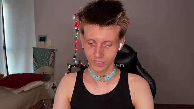 Snapshot of vladdymeow chatting on 12/02/24, 09:39 vladdymeow online show from 12/02/24, 09:39