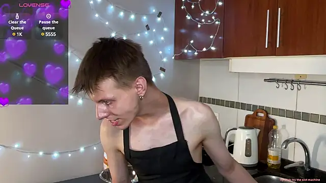 Snapshot of vladdymeow chatting on 12/13/24, 12:31 vladdymeow online show from 12/13/24, 12:31