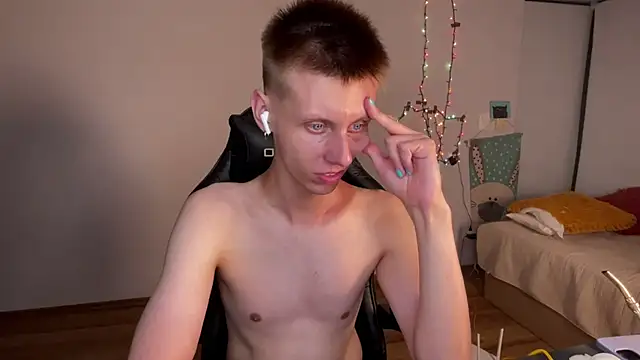 Snapshot of vladdymeow chatting on 12/22/24, 02:49 vladdymeow online show from 12/22/24, 02:49