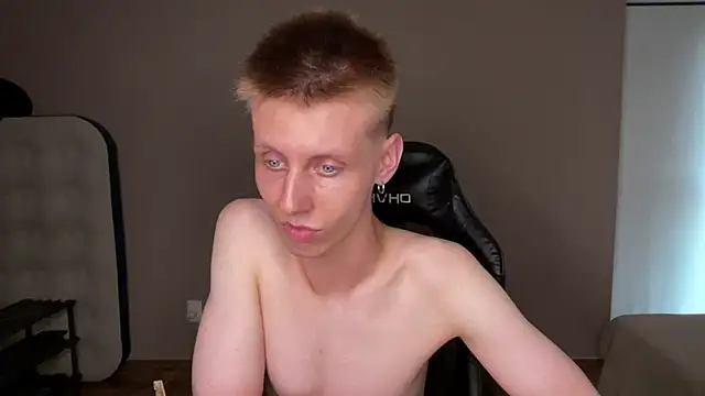 Snapshot of vladdymeow chatting on 12/24/24, 10:39 vladdymeow online show from 12/24/24, 10:39