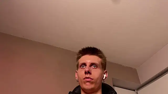 Snapshot of vladdymeow chatting on 01/16/25, 01:27 vladdymeow online show from 01/16/25, 01:27