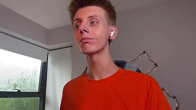 Snapshot of vladdymeow chatting on 02/05/25, 09:29 vladdymeow online show from 02/05/25, 09:29