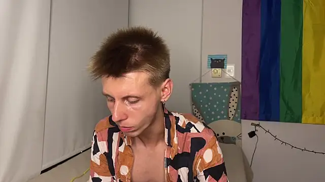 Snapshot of vladdymeow chatting on 03/18/25, 03:20 vladdymeow online show from 03/18/25, 03:20