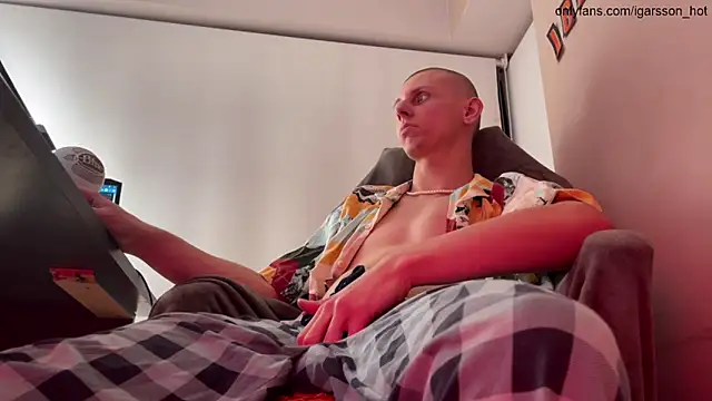 Snapshot of vladdymeow chatting on 10/28/25, 12:47 vladdymeow online show from 10/28/25, 12:47