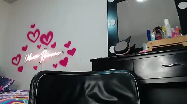 Snapshot of vittoriaromano chatting on 03/23/25, 12:58 vittoriaromano online show from 03/23/25, 12:58