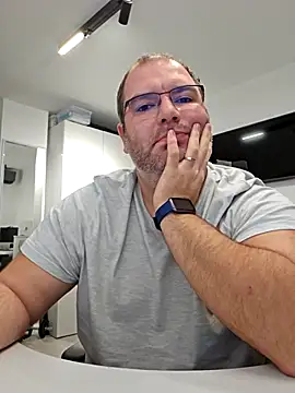 Andrew1900529 online show from 10/11/25, 08:51