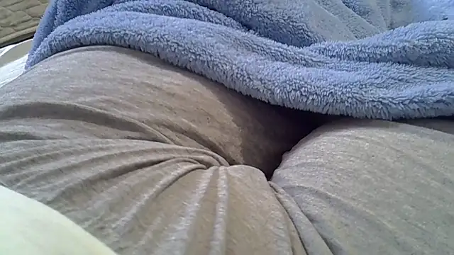 Snapshot of perescam chatting on 10/29/25, 04:20 perescam online show from 10/29/25, 04:20