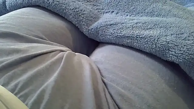 Snapshot of perescam chatting on 11/16/25, 03:50 perescam online show from 11/16/25, 03:50