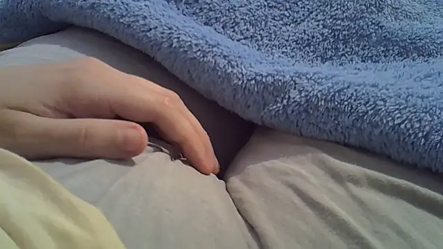 Snapshot of perescam chatting on 11/17/25, 09:09 perescam online show from 11/17/25, 09:09