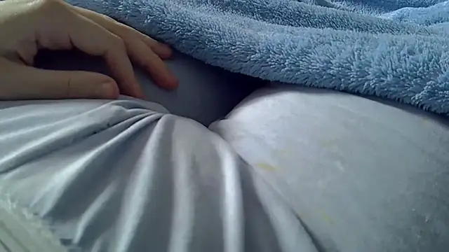 Snapshot of perescam chatting on 11/30/25, 03:27 perescam online show from 11/30/25, 03:27