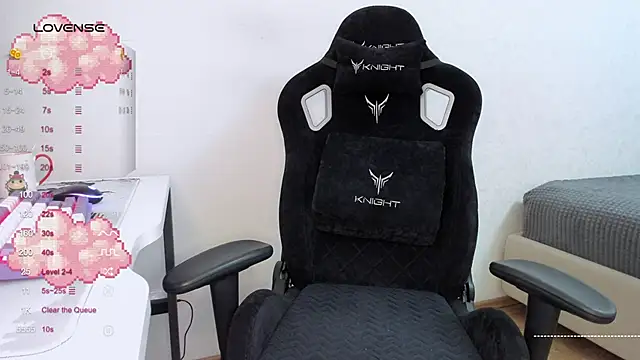 Snapshot of SkyqueenI chatting on 03/14/25, 09:46 SkyqueenI online show from 03/14/25, 09:46