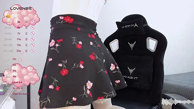 Snapshot of SkyqueenI chatting on 03/20/25, 12:00 SkyqueenI online show from 03/20/25, 12:00