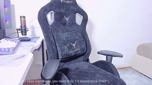 Snapshot of SkyqueenI chatting on 10/20/25, 09:21 SkyqueenI online show from 10/20/25, 09:21