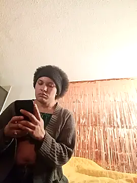 Snapshot of LUNAdeMARTE chatting on 11/16/25, 09:09 LUNAdeMARTE online show from 11/16/25, 09:09