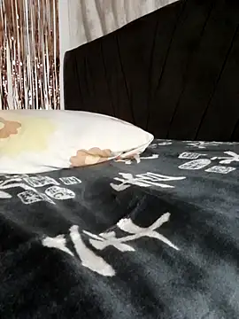 Snapshot of LUNAdeMARTE chatting on 11/18/25, 11:59 LUNAdeMARTE online show from 11/18/25, 11:59