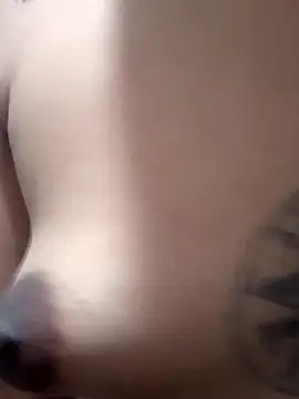 Snapshot of LUNAdeMARTE chatting on 12/04/25, 09:56 LUNAdeMARTE online show from 12/04/25, 09:56