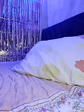 Snapshot of LUNAdeMARTE chatting on 12/16/25, 01:43 LUNAdeMARTE online show from 12/16/25, 01:43