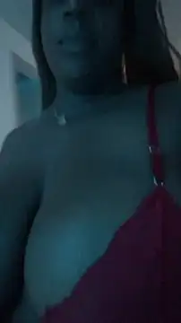 Snapshot of Adrilovechocolate chatting on 04/19/26, 11:20 Adrilovechocolate online show from 04/19/26, 11:20