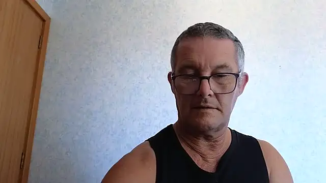 Snapshot of bigballnz chatting on 02/14/25, 03:43 bigballnz online show from 02/14/25, 03:43