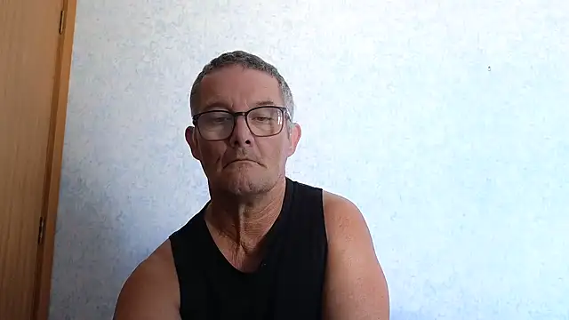 Snapshot of bigballnz chatting on 02/14/25, 10:04 bigballnz online show from 02/14/25, 10:04