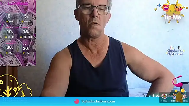 Snapshot of bigballnz chatting on 03/06/25, 01:48 bigballnz online show from 03/06/25, 01:48