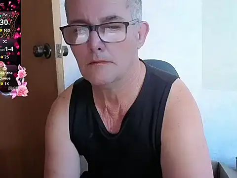 Snapshot of bigballnz chatting on 10/10/25, 06:29 bigballnz online show from 10/10/25, 06:29