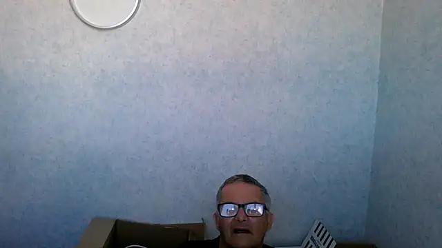 Snapshot of bigballnz chatting on 04/15/26, 11:38 bigballnz online show from 04/15/26, 11:38