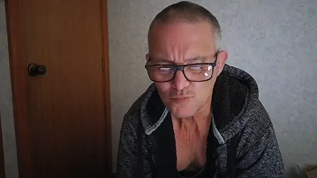 Snapshot of bigballnz chatting on 07/20/26, 10:01 bigballnz online show from 07/20/26, 10:01
