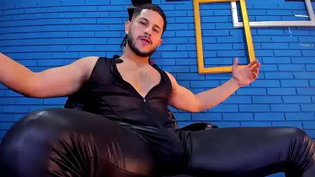 Snapshot of TheIan26 chatting on 12/19/24, 11:03 TheIan26 online show from 12/19/24, 11:03