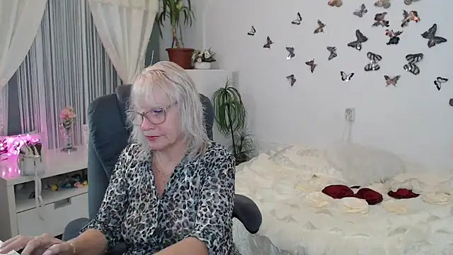 Ghertrude52 online show from 10/01/25, 03:01