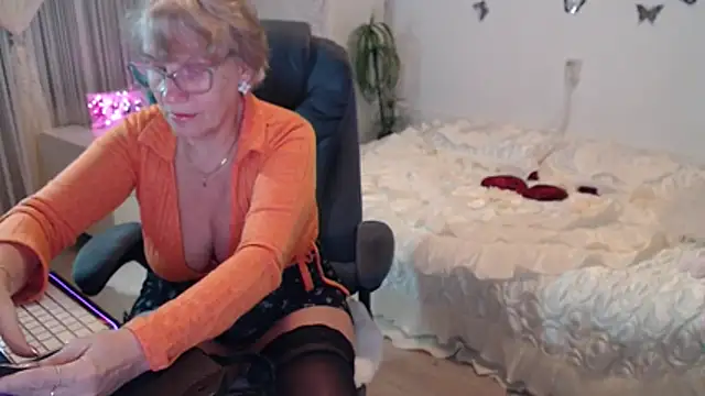 Ghertrude52 online show from 10/24/25, 03:14