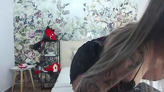 Snapshot of RoseDiamond06 chatting on 04/02/26, 09:23 RoseDiamond06 online show from 04/02/26, 09:23