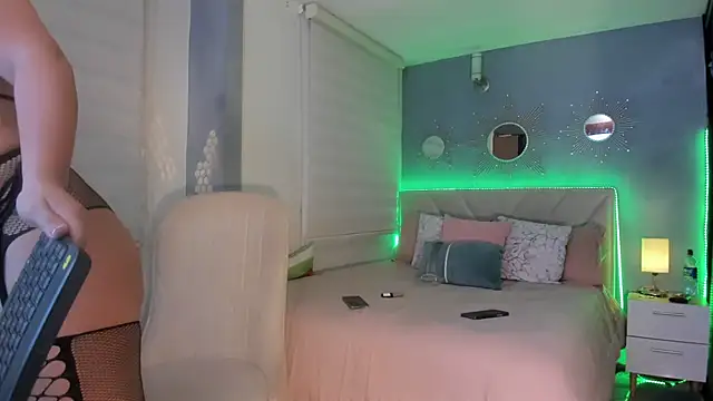 Snapshot of sexycouple4u chatting on 03/15/26, 03:45 sexycouple4u online show from 03/15/26, 03:45