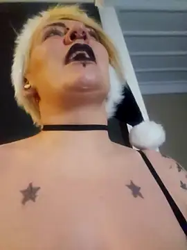 PinkTheHawk online show from 12/17/25, 10:32