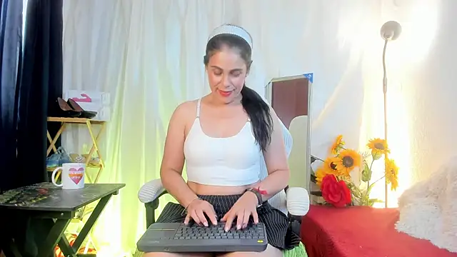 Snapshot of girasol_walton chatting on 04/24/26, 02:30 girasol walton online show from 04/24/26, 02:30