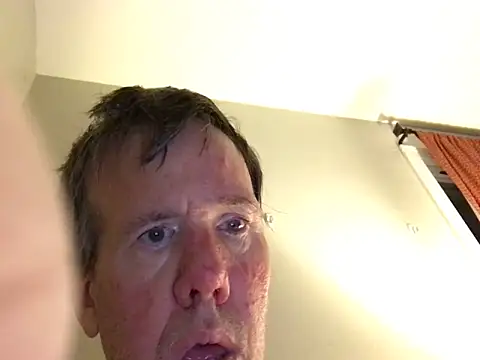 Snapshot of dw5pnc chatting on 12/26/24, 04:21 dw5pnc online show from 12/26/24, 04:21