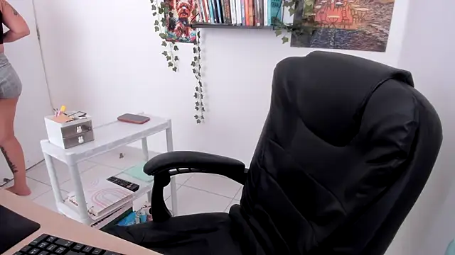 Snapshot of TaliMajesty chatting on 12/14/24, 02:21 TaliMajesty online show from 12/14/24, 02:21