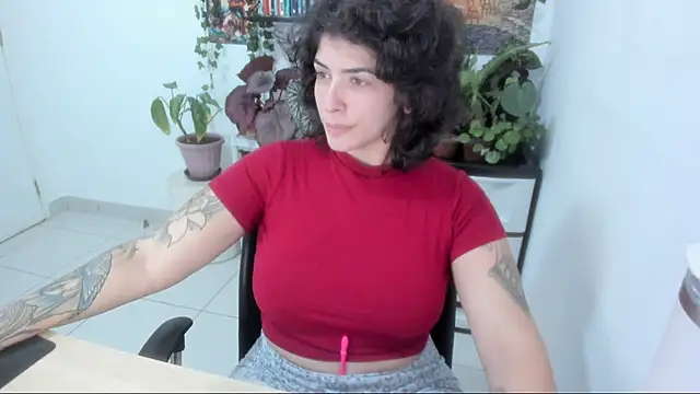 Snapshot of TaliMajesty chatting on 09/17/25, 08:32 TaliMajesty online show from 09/17/25, 08:32