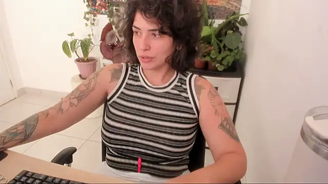 Snapshot of TaliMajesty chatting on 09/18/25, 07:27 TaliMajesty online show from 09/18/25, 07:27