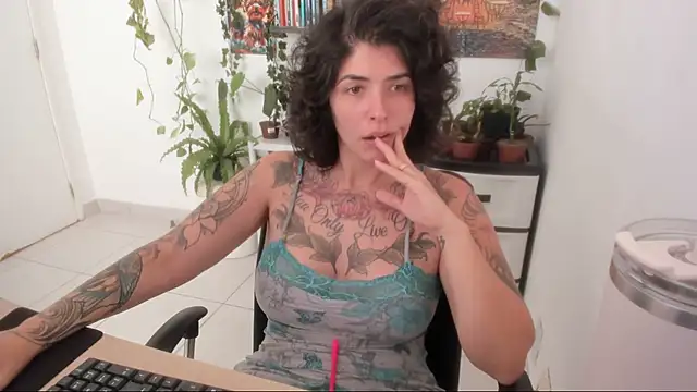 Snapshot of TaliMajesty chatting on 09/28/25, 06:46 TaliMajesty online show from 09/28/25, 06:46