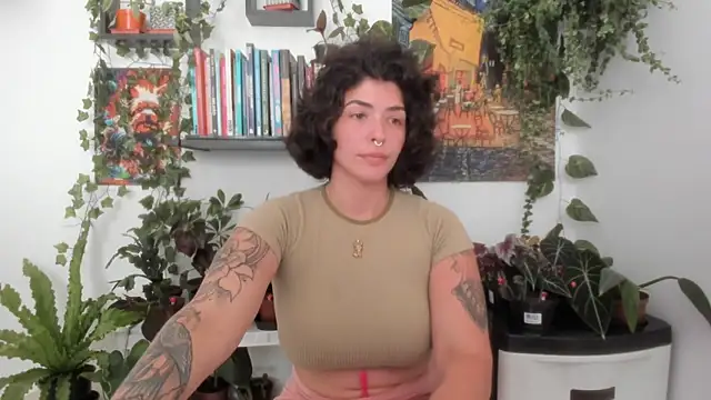 Snapshot of TaliMajesty chatting on 10/14/25, 04:52 TaliMajesty online show from 10/14/25, 04:52