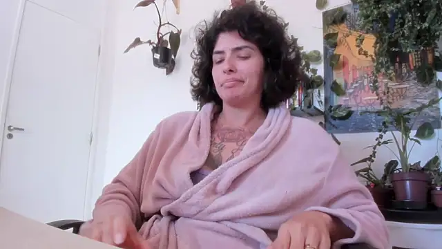 Snapshot of TaliMajesty chatting on 10/22/25, 01:55 TaliMajesty online show from 10/22/25, 01:55