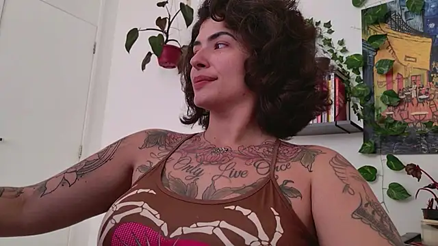 Snapshot of TaliMajesty chatting on 12/05/25, 06:15 TaliMajesty online show from 12/05/25, 06:15