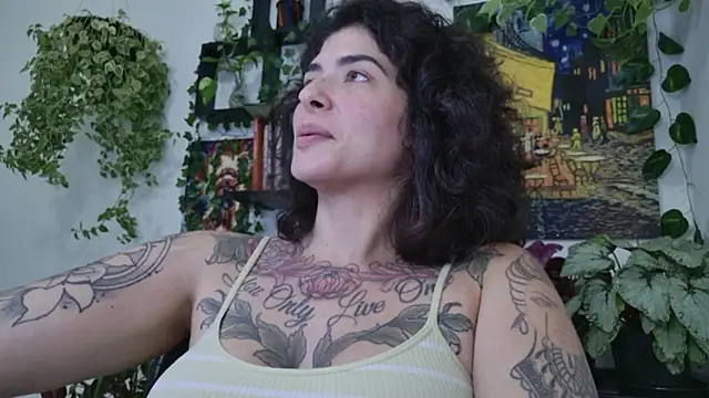 Snapshot of TaliMajesty chatting on 02/20/26, 12:51 TaliMajesty online show from 02/20/26, 12:51